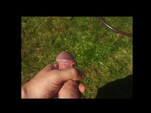 ❤️ O bunăciune fierbinte își face sex cu păsărica roz și ejaculează cu un squirt într-o grădină de vară ❤  at porn ro.pornmega-com.ru ❌️❤